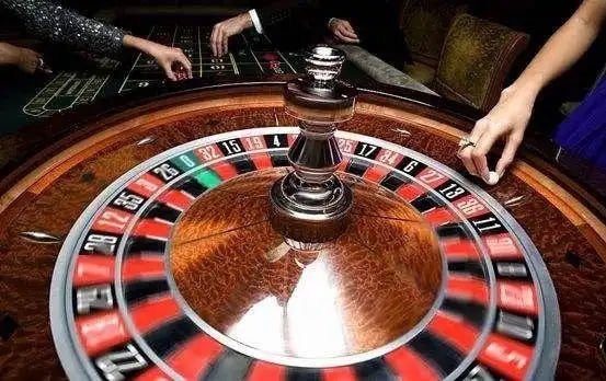Live Casino Game Table on Mobile with Dealers and Philippine Players